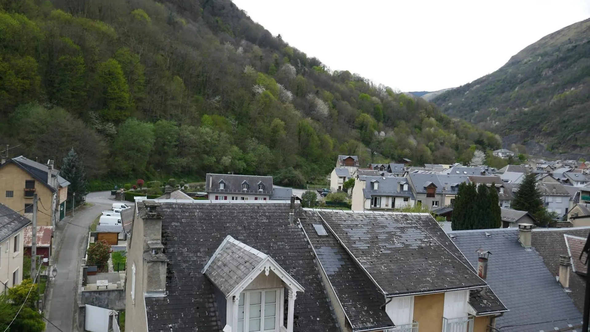 Apartment Appartement Hypercentre 6 Pers Bagneres-de-Luchon